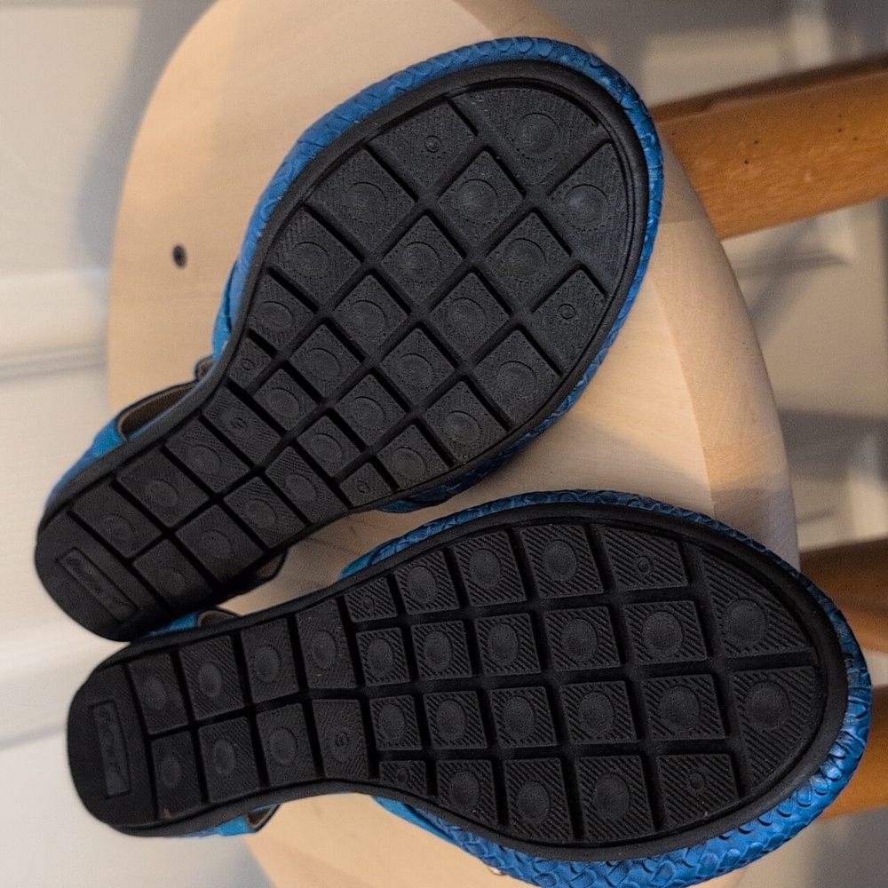 Shoes - Picture 2 of 3